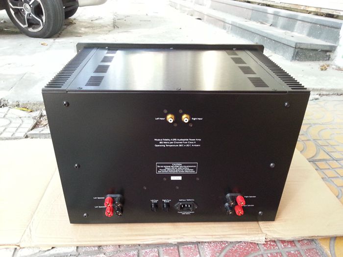 成色爆新,完美全正常无任何修理,甲类185W*2 力大无穷,应付一般难推音箱绝对无问题,低频强劲控制力特别好,一边10只日立场效应管,汕头澄海本地自提。 认钱不认人,考虑好再来电,不接受保留和预定!鸽子请勿骚扰。