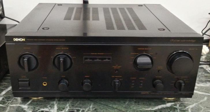 890d